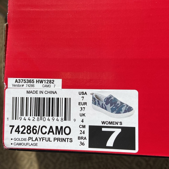 Skechers women’s size 7 Camo memory foam sneakers - Picture 3 of 7